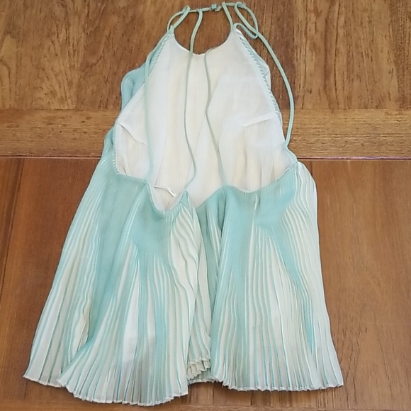 Accordion pleat top - Picture 2 of 10